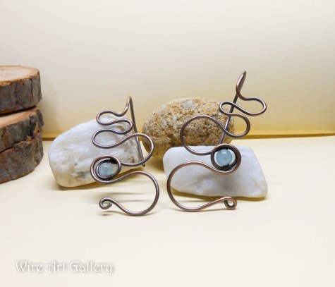 Minimalist earrings curved / oxidized copper wire / wire wrapped jewelry aquamarine