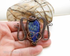 Wire wrapped oxidized copper pendant / Lapis Lazuli
